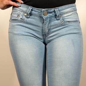 Indigo Rein Women's Light Wash Skinny Jeans, low Rise Rise capris - Size 3
